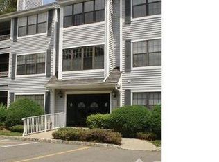 603 Chester Ct, Helmetta, NJ 08828