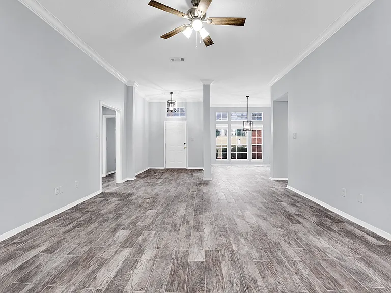 3401 Kinross Dr — Photo 3