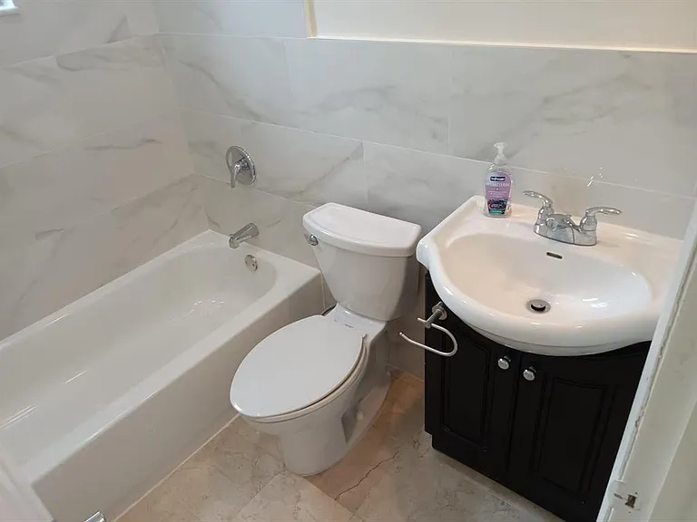 6300 SW 41st Pl — Photo 5