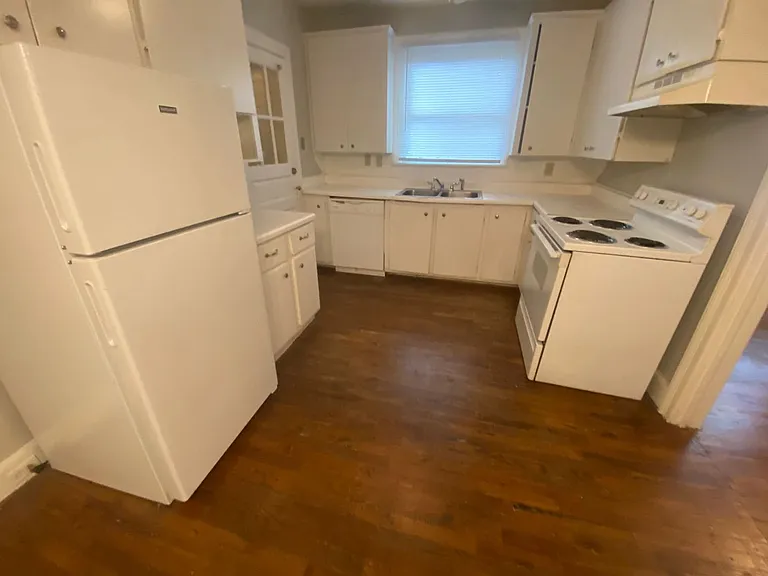 424 S Holly St — Photo 6