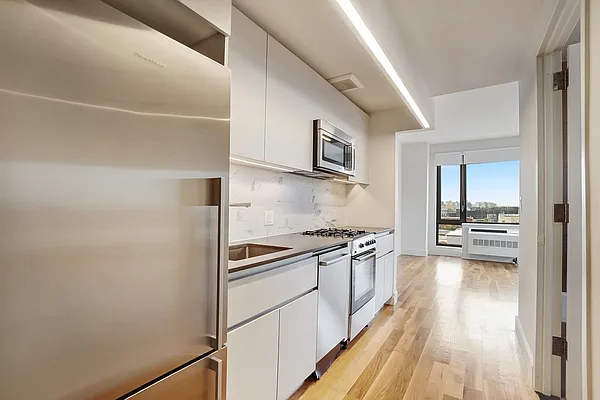 Rented by Monarch Realty Group | media 10