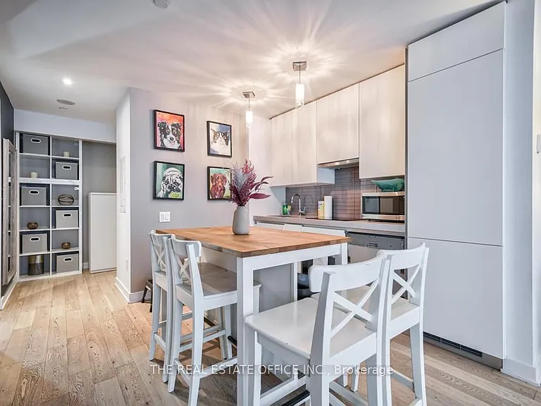 629 King St W #331 — Photo 7