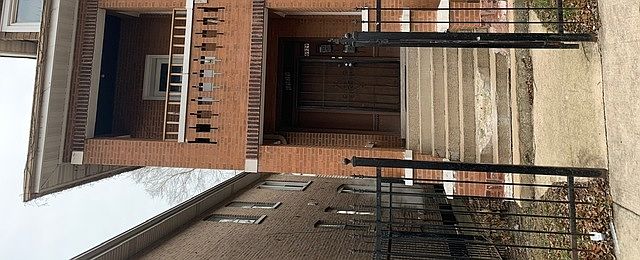 1st image of 6929 S Artesian Ave #1