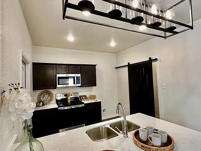 5209 White Rose Dr — Photo 3