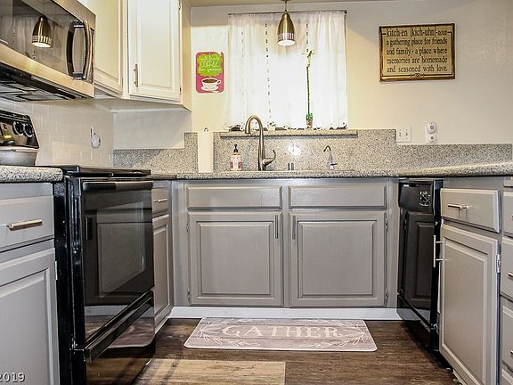 2nd image of 821 E Bourbon St Unit A-5