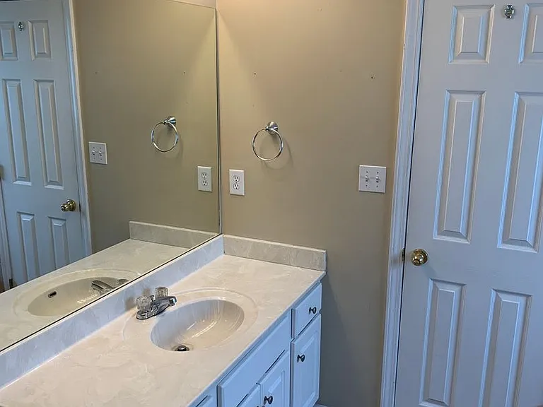 2170 Franklin St — Photo 4