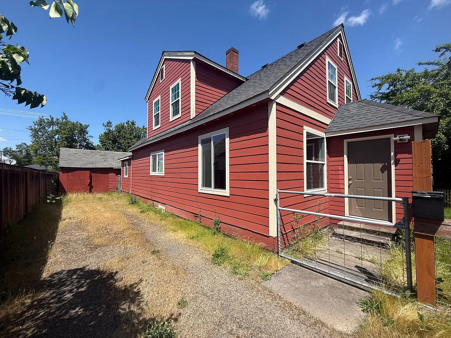 3BR House Available Off Centennial — Photo 2