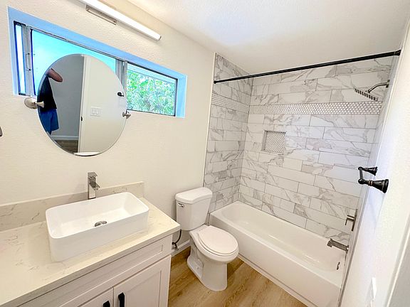 5th image of 756 N Inglewood Ave APT 23