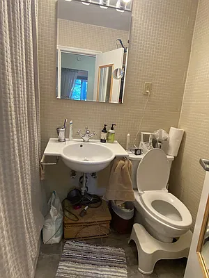 Rented by Akam Sales and Brokerage | media 5