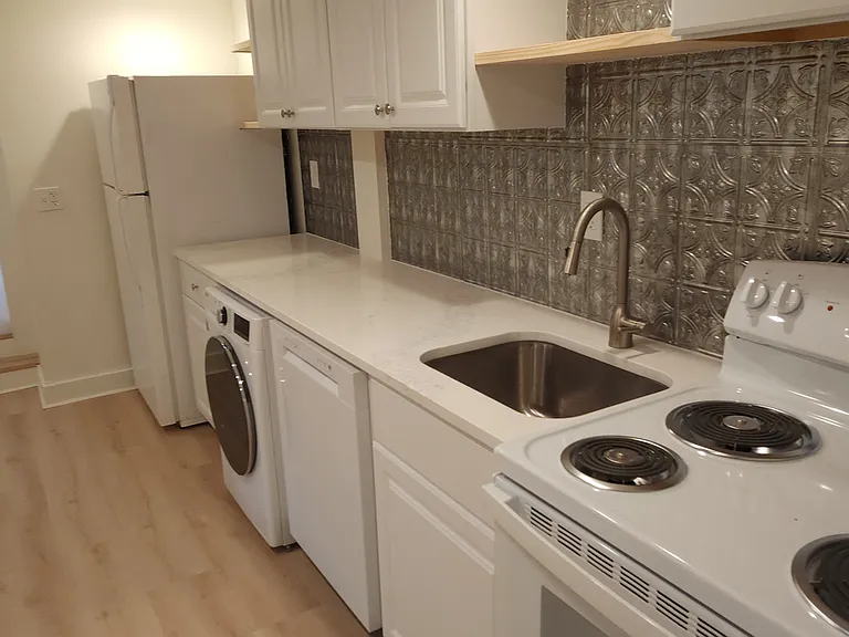 1911 Fleet St — Photo 11