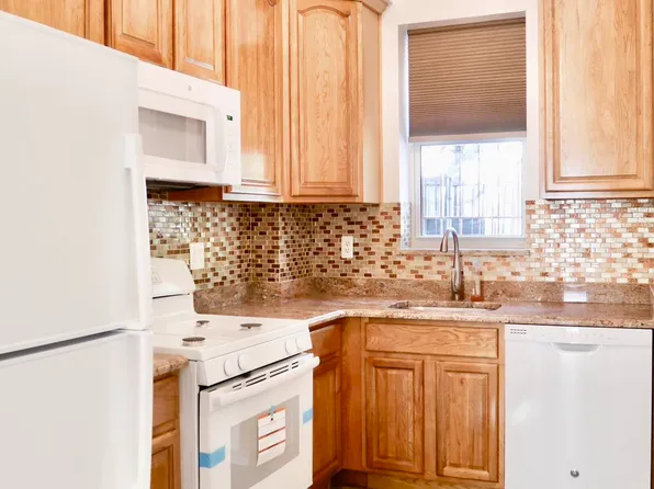 110 Graham Avenue image 2 of 18