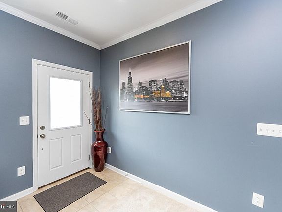 3rd image of 42462 Benfold Sq