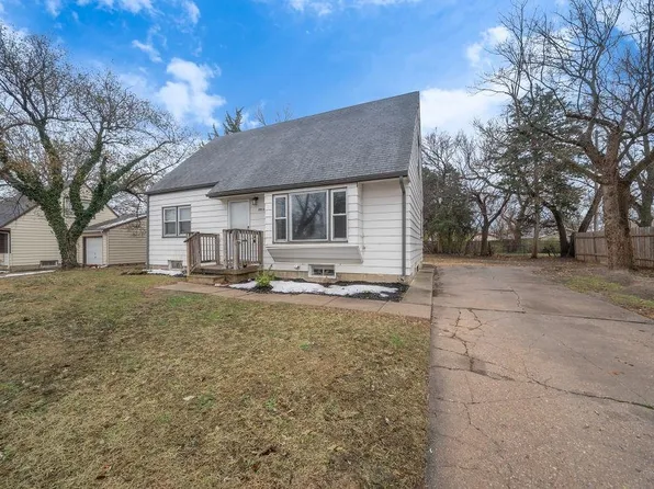 2013 E Fairchild St, Wichita, KS 67219