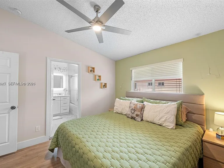 542 NW 208th Ter #542 — Photo 6