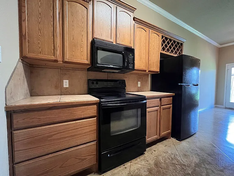3037 Breton St — Photo 7