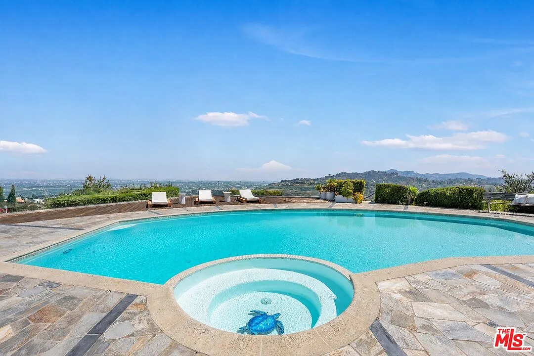 5 bed, 5.0 bath, 4039 sqft, $23,500 — Photo 4