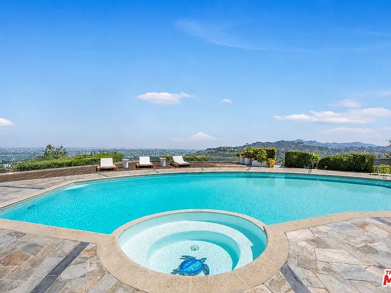 8416 Skyline Dr — Photo 4