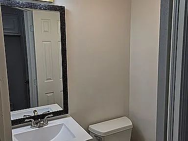 2nd image of 4841 Oakwood Trl