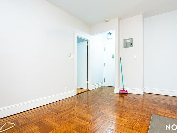 4th image of 270 Grand St #4