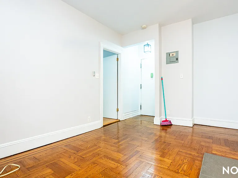272 Grand St #4 — Photo 5
