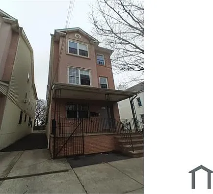 3 bed, $2,800 — Photo 1