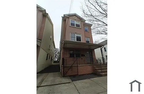 30 Kent St #3 Photo 1