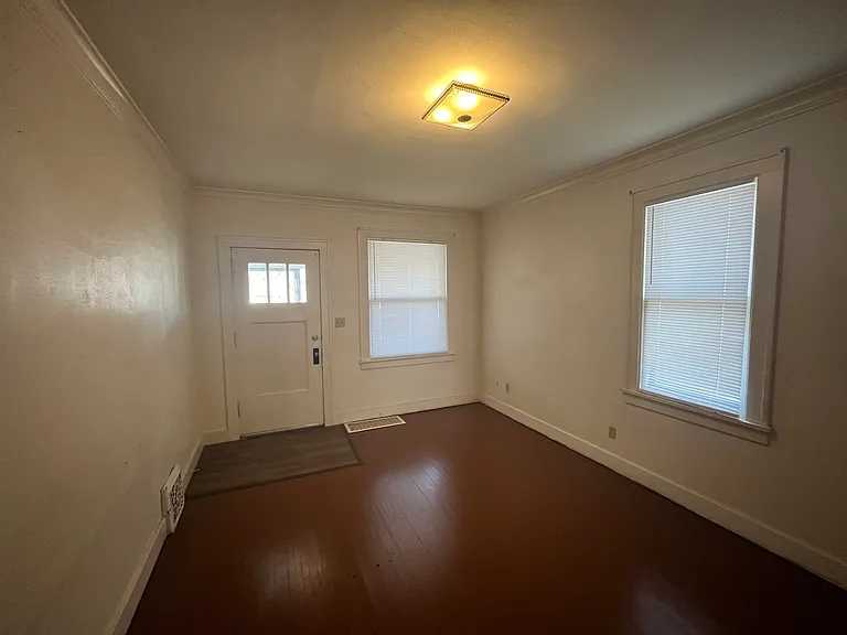 602 W Loucks Ave — Photo 6