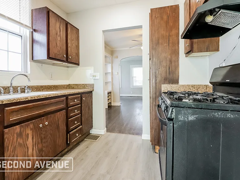 5121 Agnes Ave — Photo 7