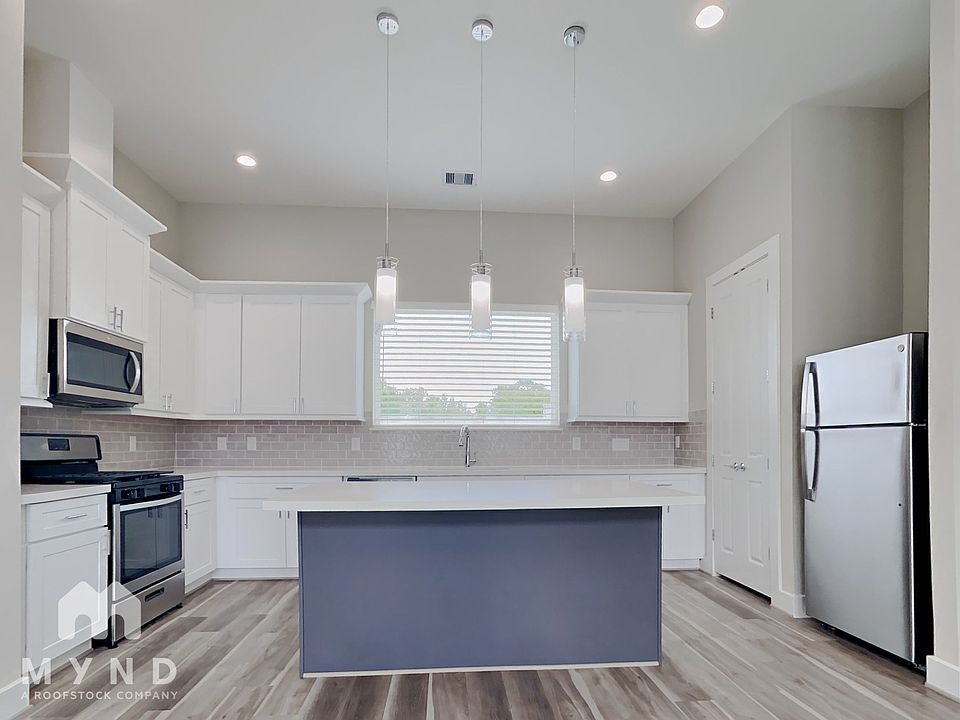 1st image of 2906 Sherwood Green Ln