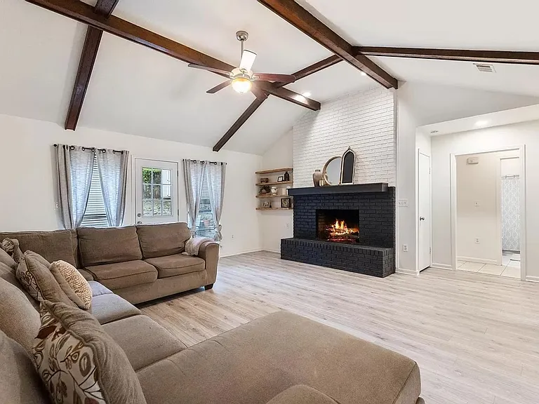 62 Sharmont Dr — Photo 7