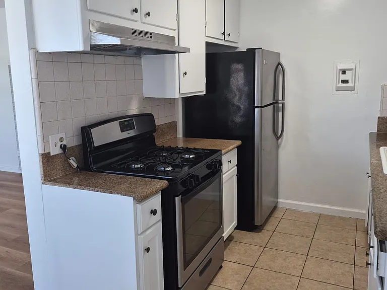 1120 W Florence Ave #2 — Photo 10