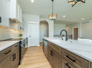 1570 NW Parkside Ln, Waukee, IA 50263