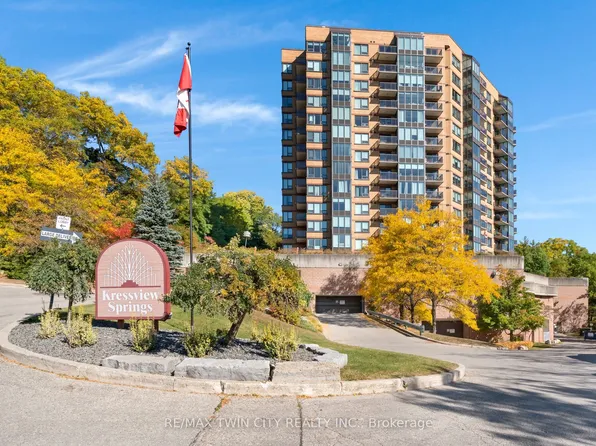 237 King St W, Cambridge, ON N3H 5L2