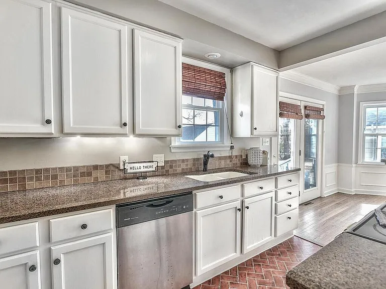 5633 Granada St — Photo 15