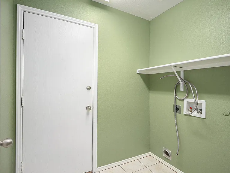 2308 Horseback Trl — Photo 23