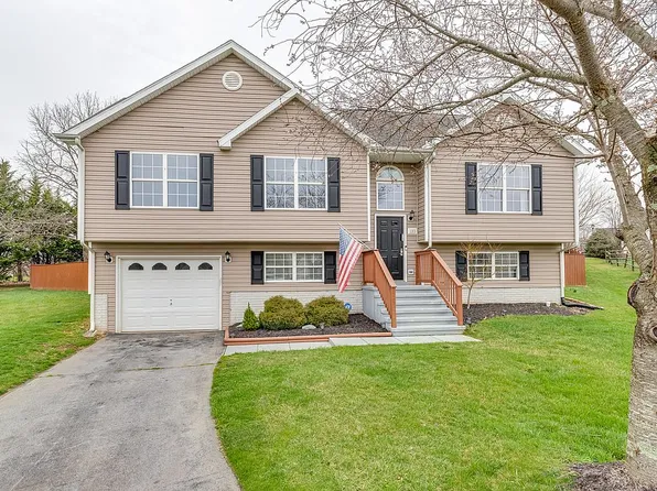 182 Jack Rabbit Ln, Ranson, WV 25438