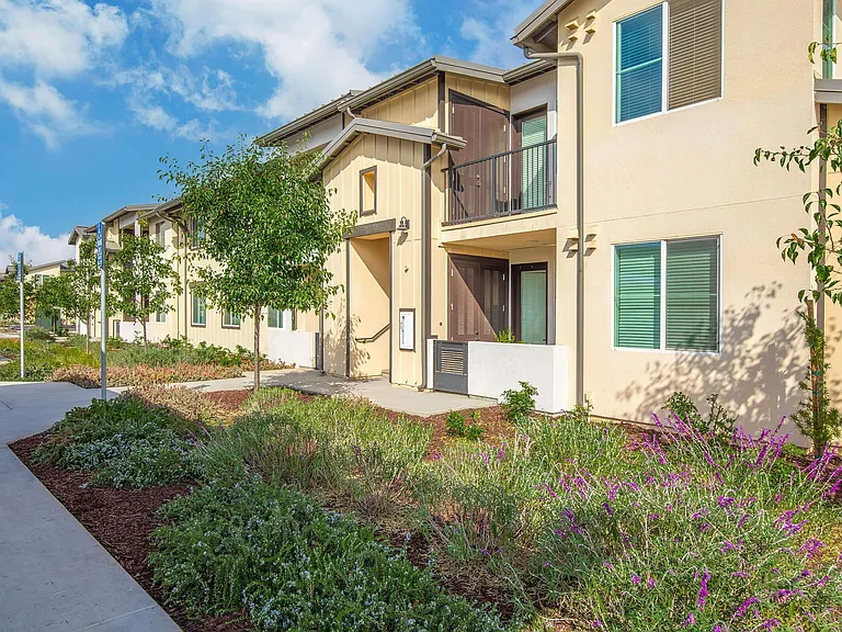 Azure Apartments — Photo 7