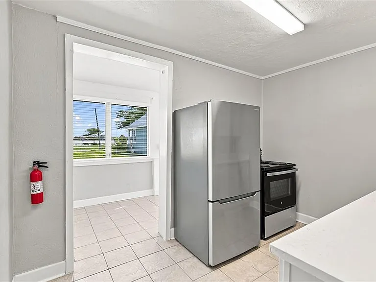 1812 Killarney Dr — Photo 12