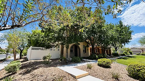 2080 Airy Petals Walk Photo 1