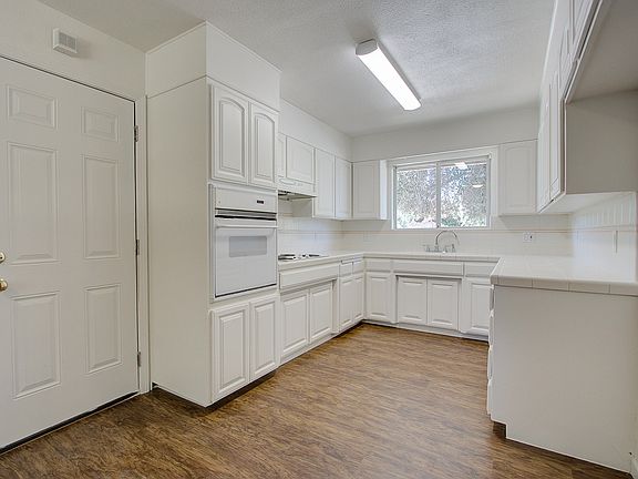 2nd image of 6614 Bush Way