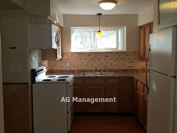 3rd image of 157 W New York Ave