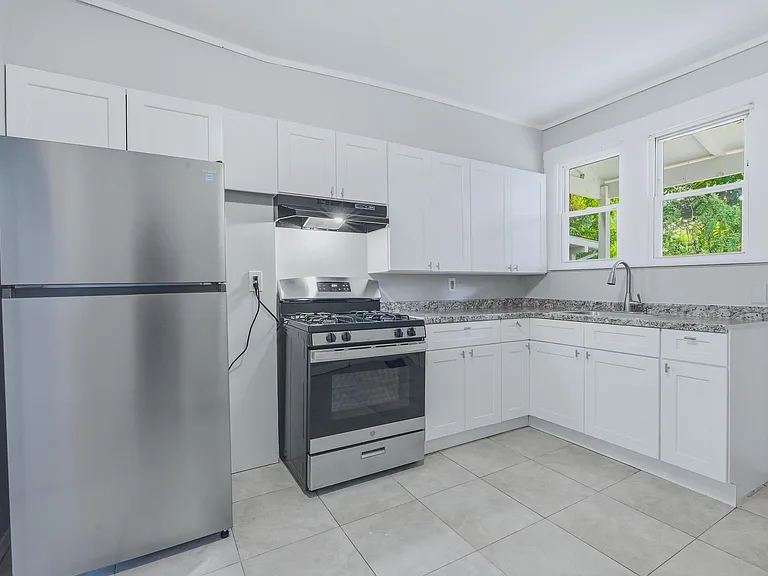 70 Van Deusen St — Photo 9