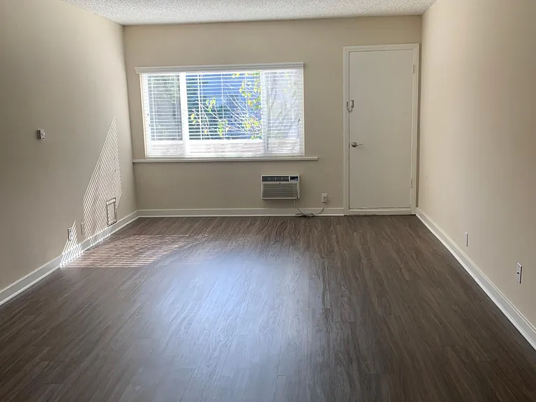 1550 Woodruff Ave #4 — Photo 3