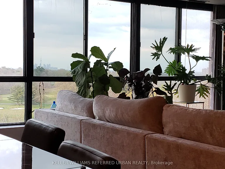 387 Roncesvalles Ave — Photo 1