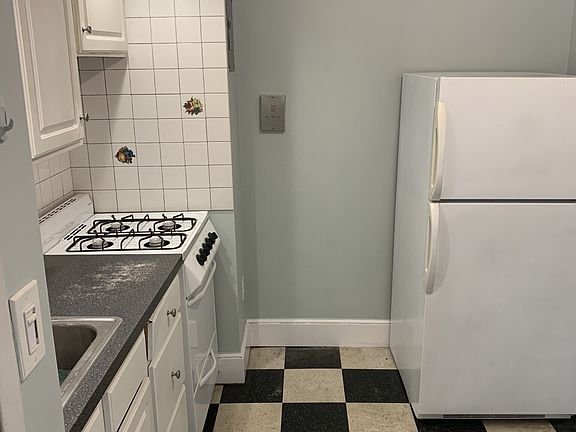 3rd image of 96 Strathmore Rd #1B