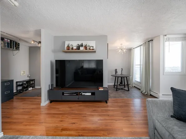 12141 Jasper Ave NW #1601, Edmonton, AB T5N 3X8