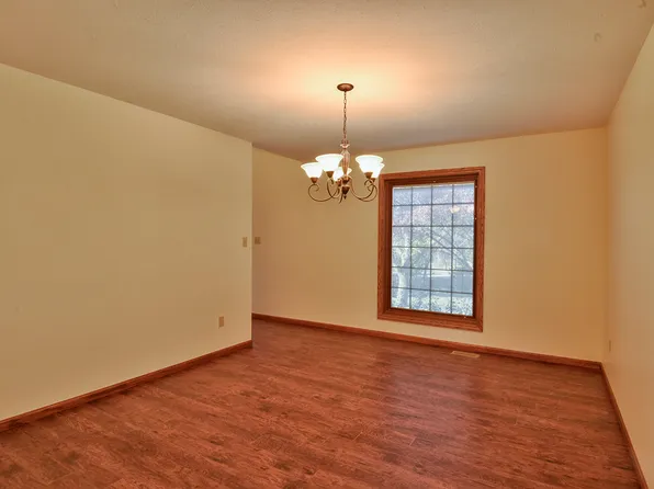 5316 Thompson Rd, Manhattan, KS 66503