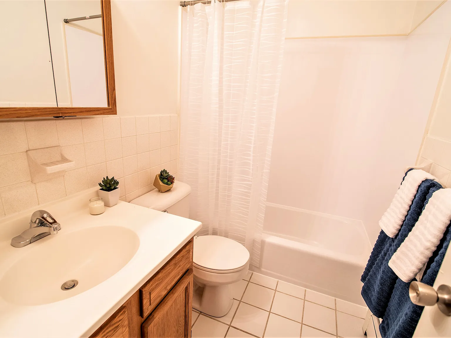 Harborside Manor — Photo 4