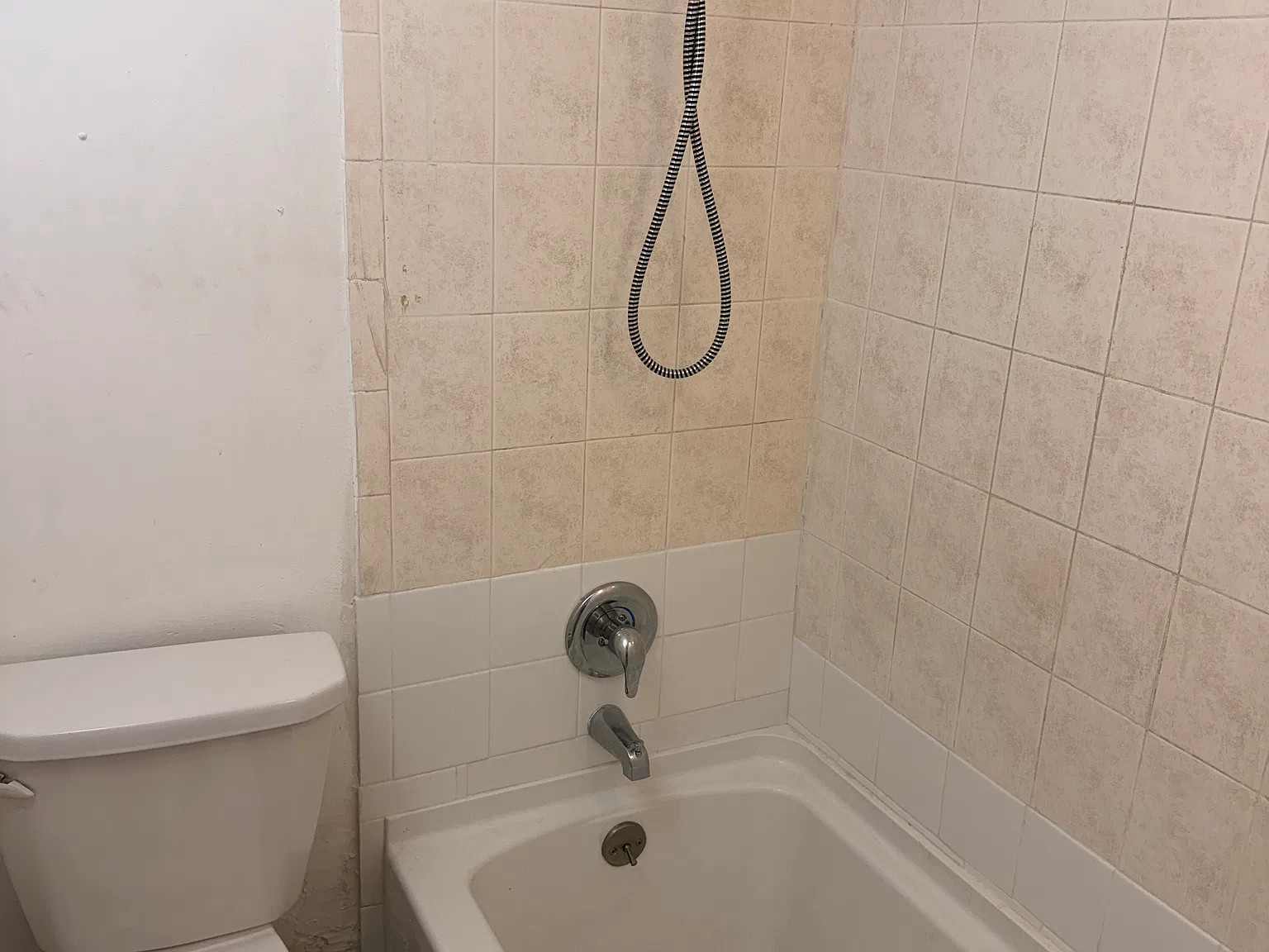 1608 Barnum Ave — Photo 3