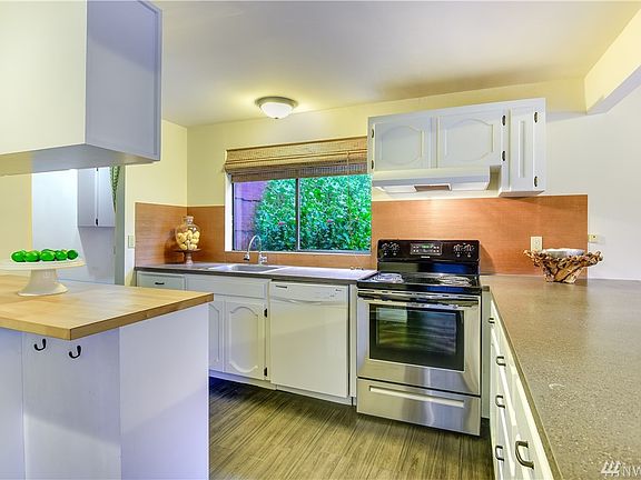 3rd image of 340 Melrose Dr